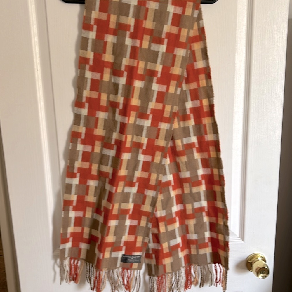 EUC Super soft D&Y cashmere scarf
